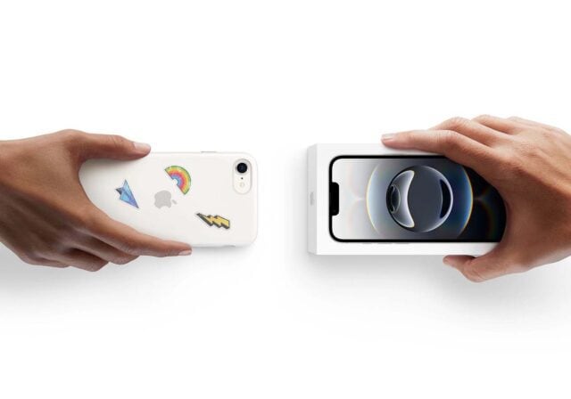 An image of someone trading out their old iPhone for a new one.