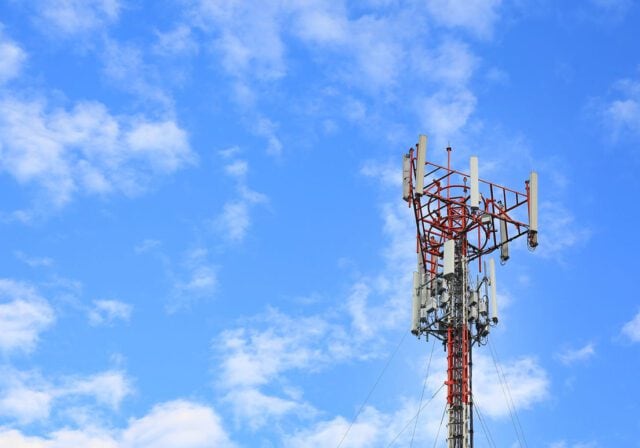 cell-tower-antenna-pole