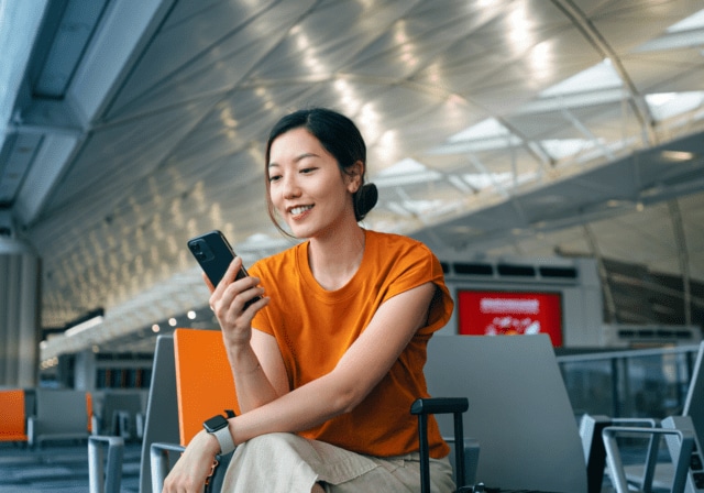 woman-traveling-phone