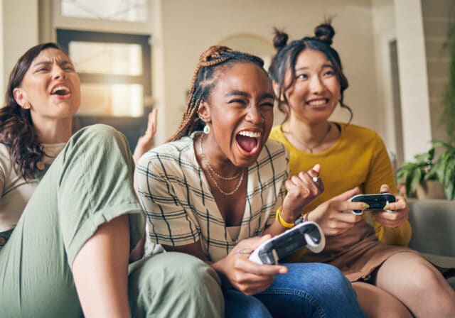 cloud-gaming-women-playing-video-game
