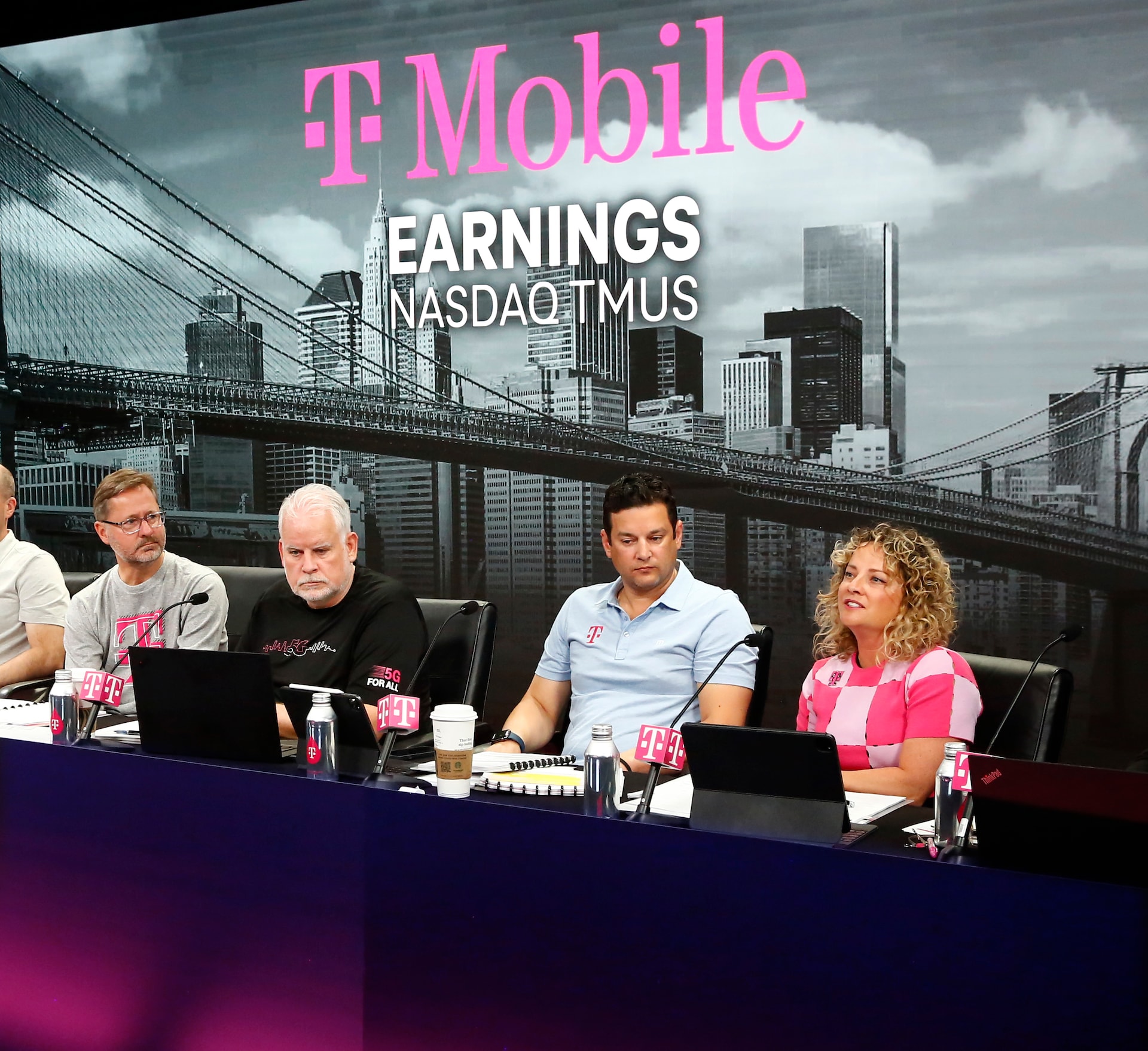 TMobile Delivers IndustryLeading Postpaid Service Revenue and Cash