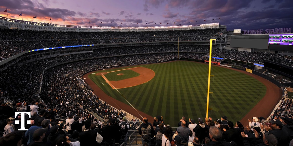 Yankee Stadium At Night Wallpaper